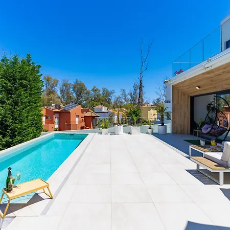 Villa Foresta With Pool & Garden By Belonio