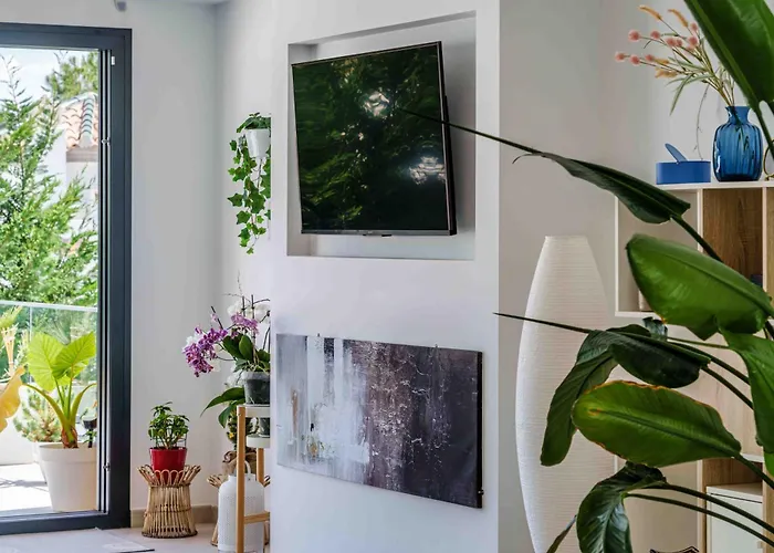 Villa Foresta With Pool & Garden By Stay Belonio